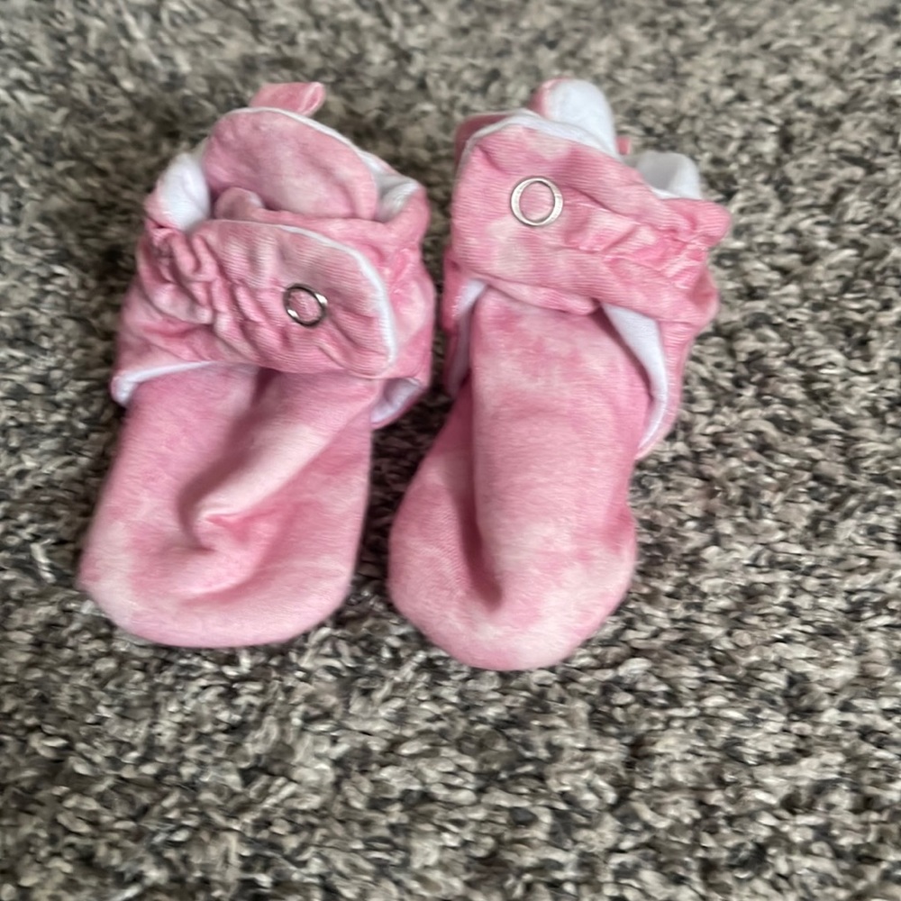 New never worn baby robeez size 3/6 months